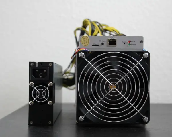 Koparka kryptowalut: Jak działa i czy nadal się opłaca?
