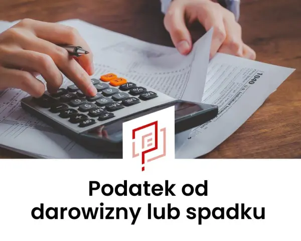 Ręce liczą podatek od spadku lub darowizny na kalkulatorze. Usługa sd-z2 online.