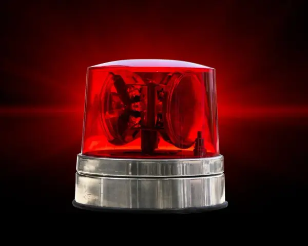 Czerwona lampa ostrzegawcza, symbolizująca awarie w bankach dzisiaj.