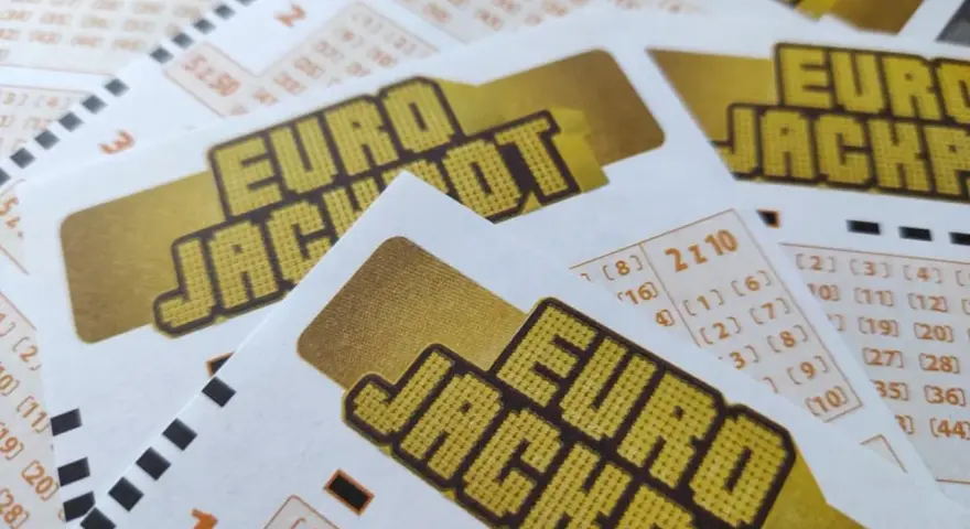 Euro na Majorce: Płać mądrze kartą i gotówką, unikaj pułapek!