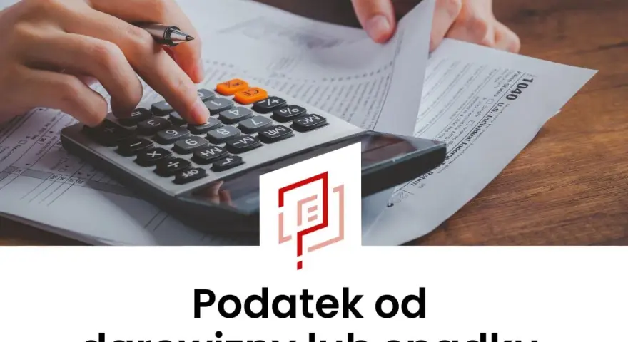 Ręce liczą podatek od spadku lub darowizny na kalkulatorze. Usługa sd-z2 online.