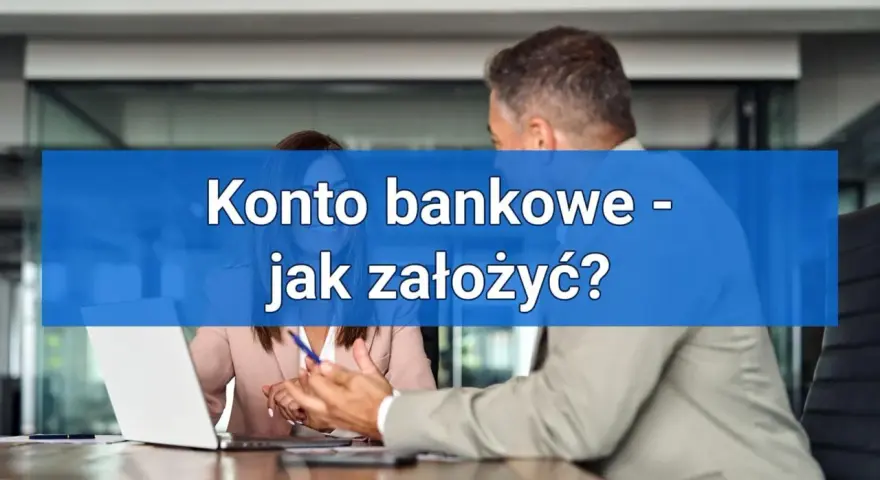 Konto bankowe - jak założyć? Doradca tłumaczy klientce proces otwierania konta w banku.