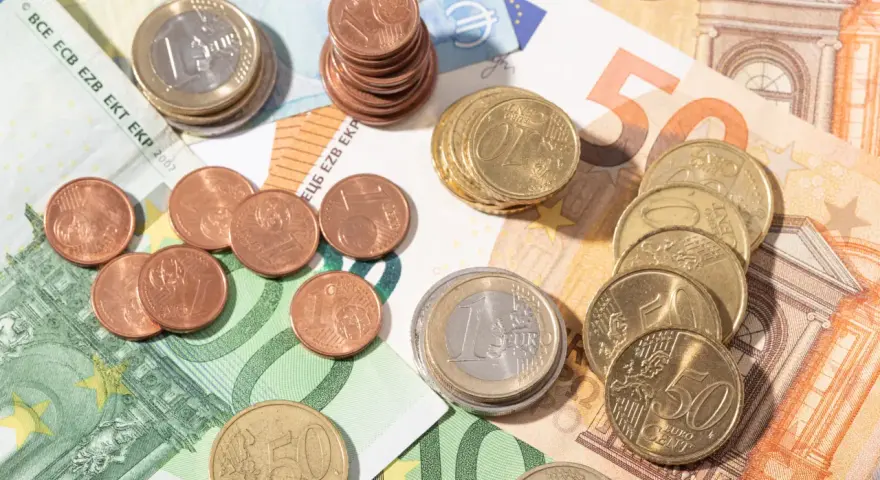 Czarnogóra: Jak płacić euro? Gotówka, karta, bankomaty poradnik