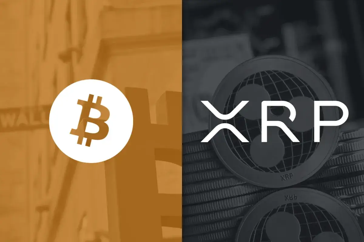 Logo kryptowaluty XRP obok symbolu Bitcoina na tle Wall Street i stosu monet.