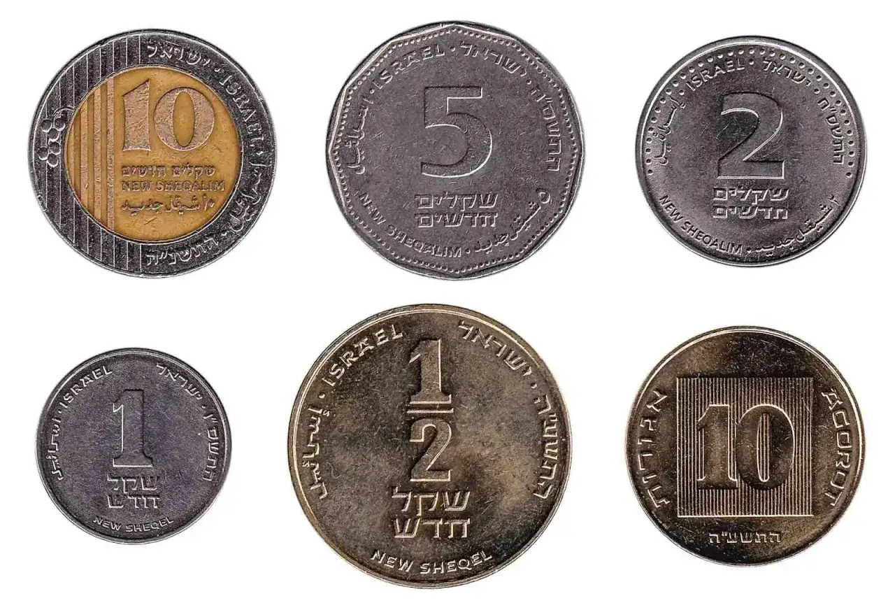 Kolekcja izraelskich monet: 10, 5, 2, 1, 1/2 szekla i 10 agorot. Szekla to jednostka monetarna Izraela.