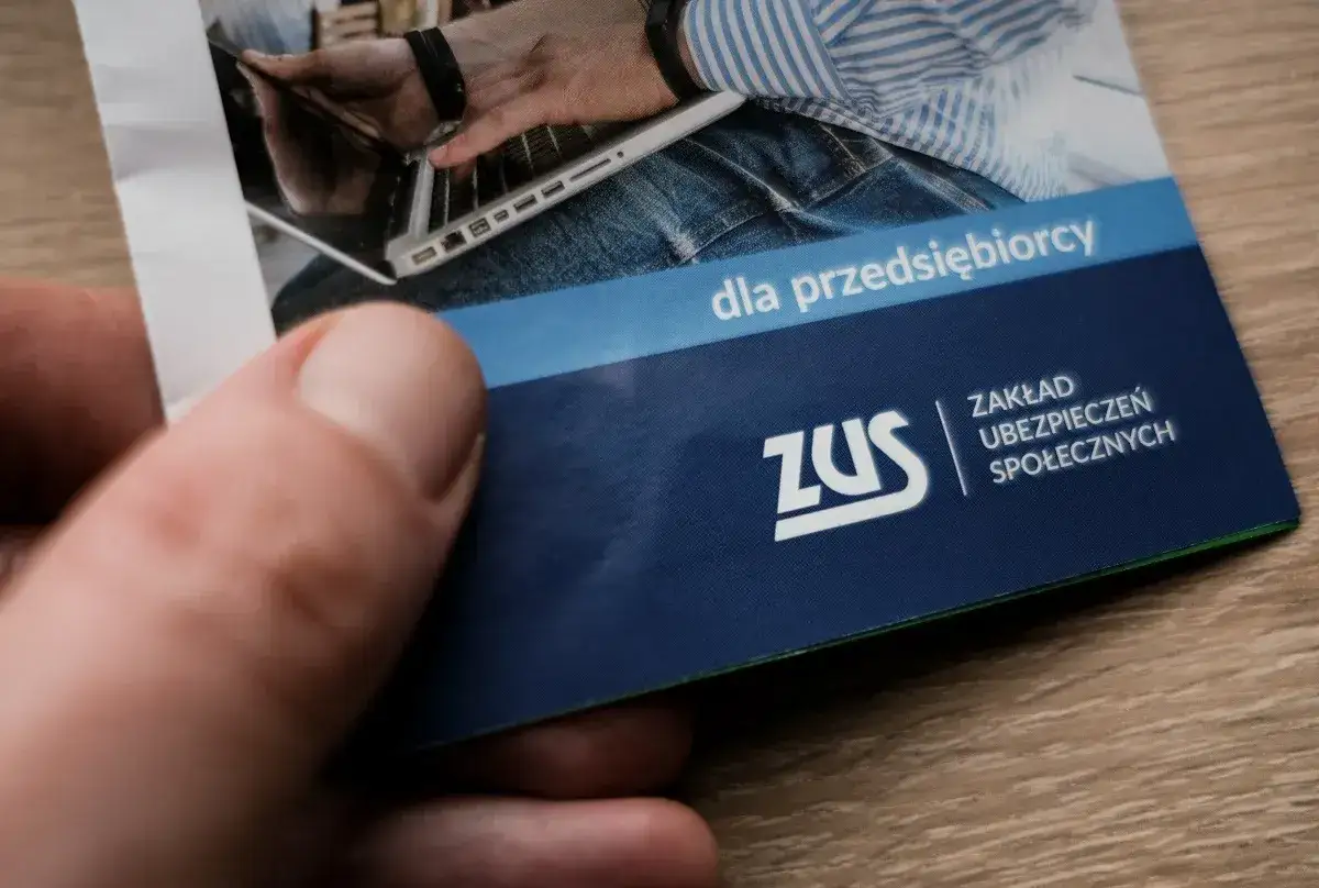 Ulotka ZUS dla przedsiębiorców. Dowiedz się o zwolnienie z ZUS i prowadź biznes bez obaw.