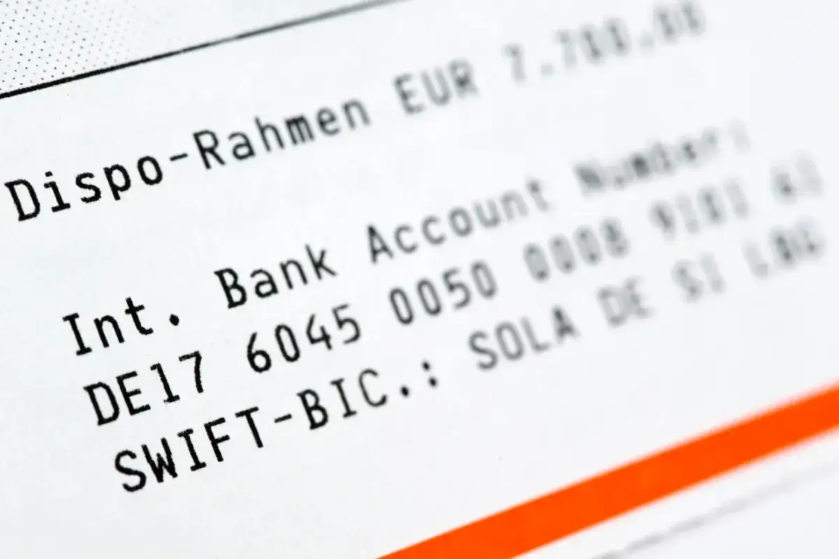 Międzynarodowy numer konta bankowego: DE17 6045 0050 0008 9101 41. SWIFT-BIC: SOLA DE SI LOG.